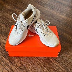 Women’s Nike Legend Essential sneaker